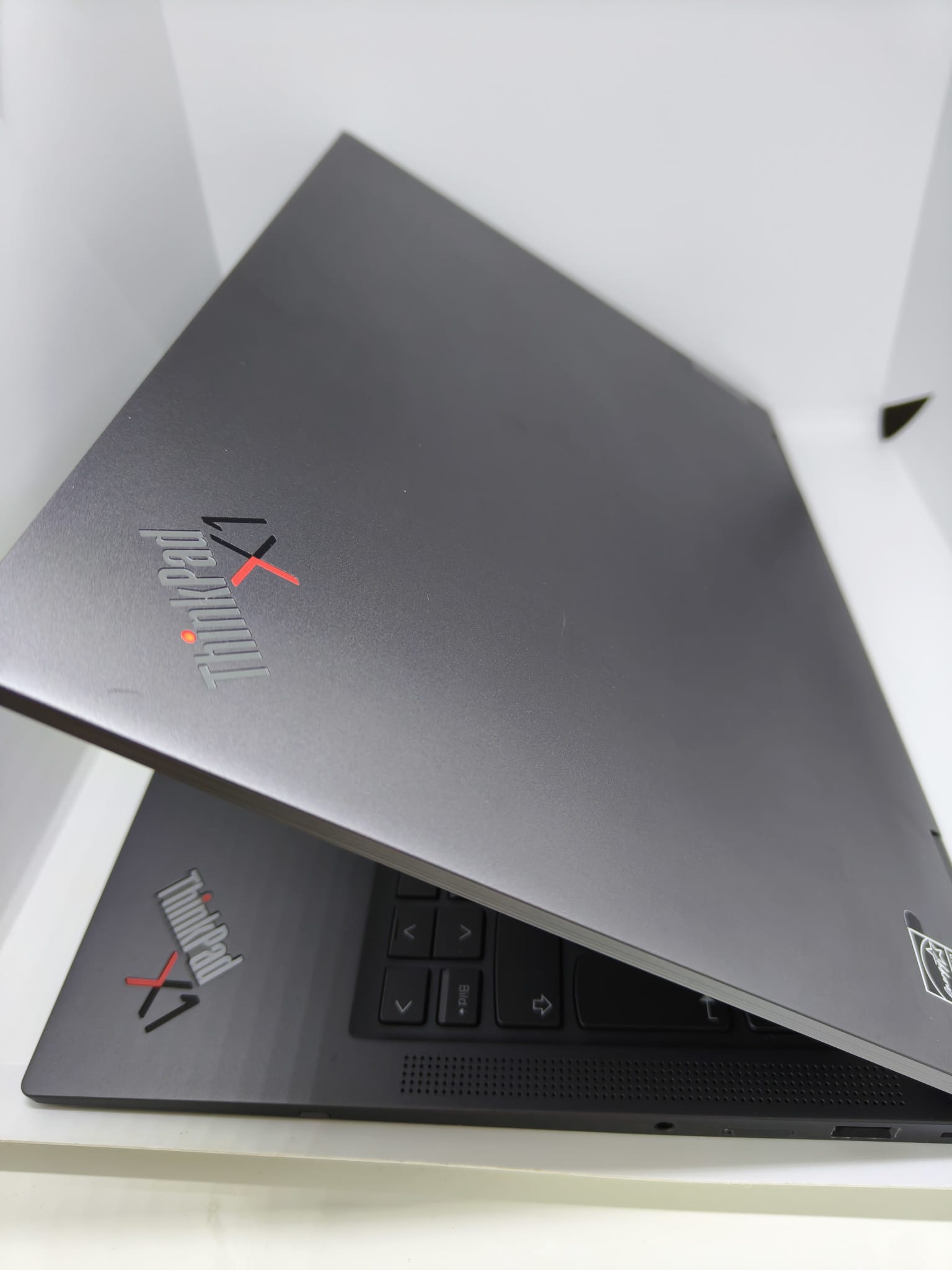 Lenovo ThinkPad X1 Yoga Gen 6 – i5  32GB RAM  512GB SSD  LTE Touch convertible – QWERTZ