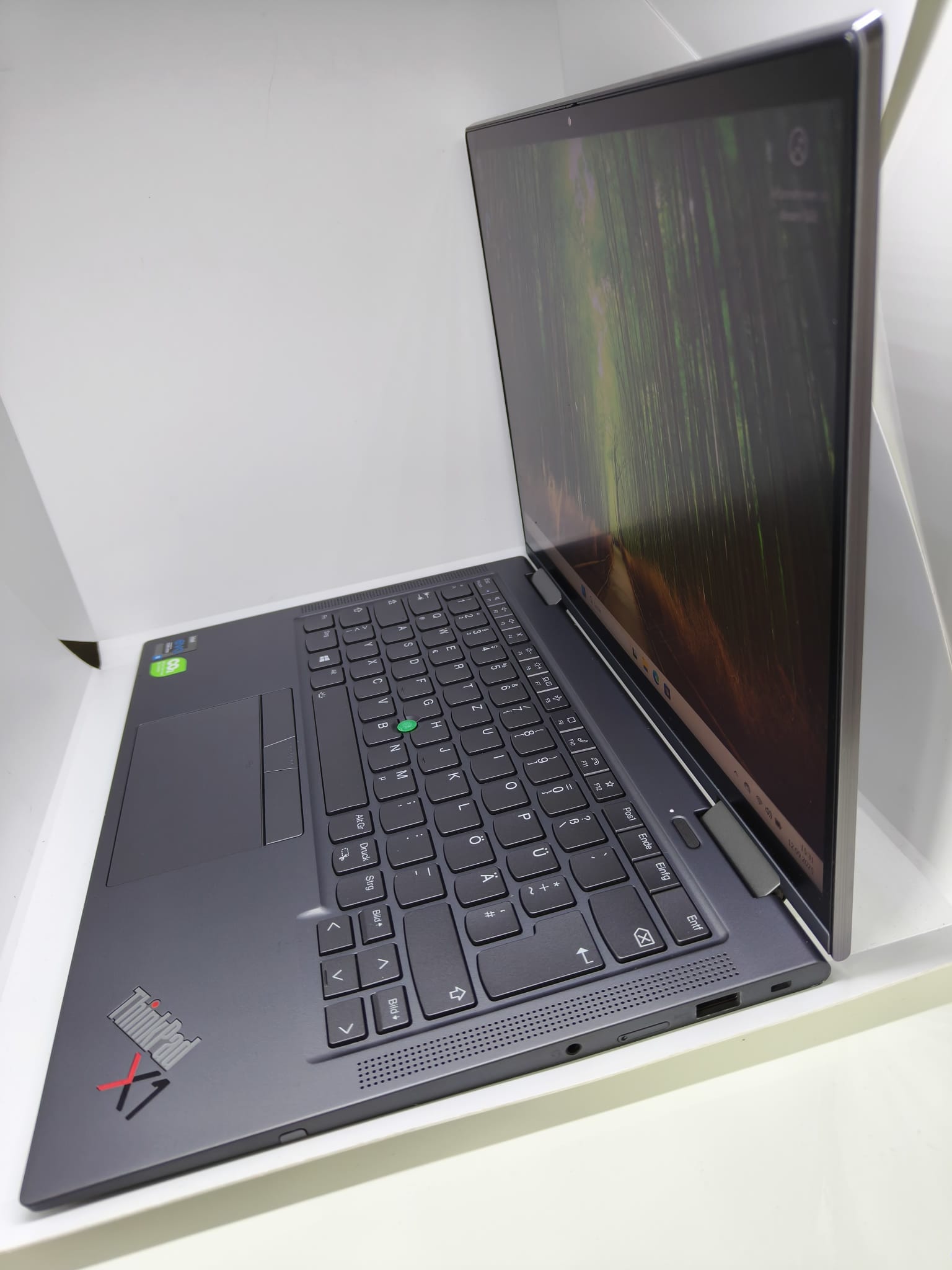 Lenovo ThinkPad X1 Yoga Gen 6 – i5  32GB RAM  512GB SSD  LTE Touch convertible – QWERTZ
