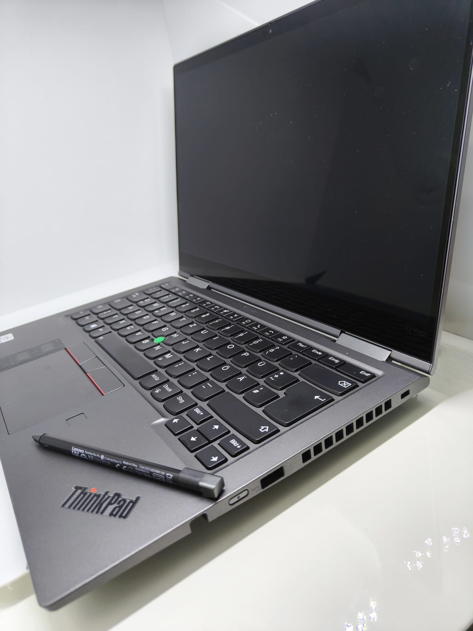 Lenovo ThinkPad X1 Yoga Gen 5 – i5  16GB RAM  512GB SSD  LTE Touch convertible – QWERTZ