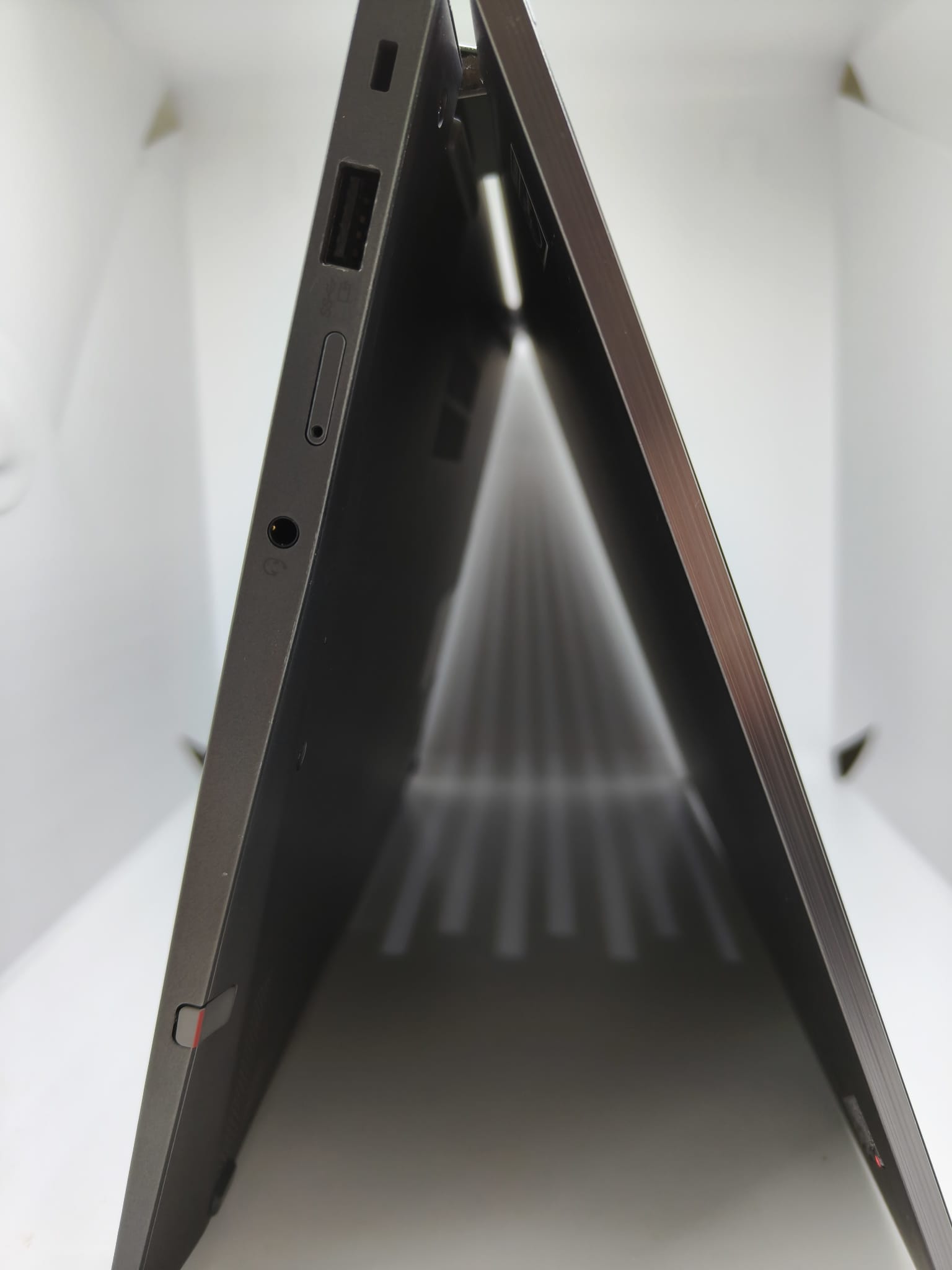 Lenovo ThinkPad X1 Yoga Gen 6 – i5  32GB RAM  512GB SSD  LTE Touch convertible – QWERTZ