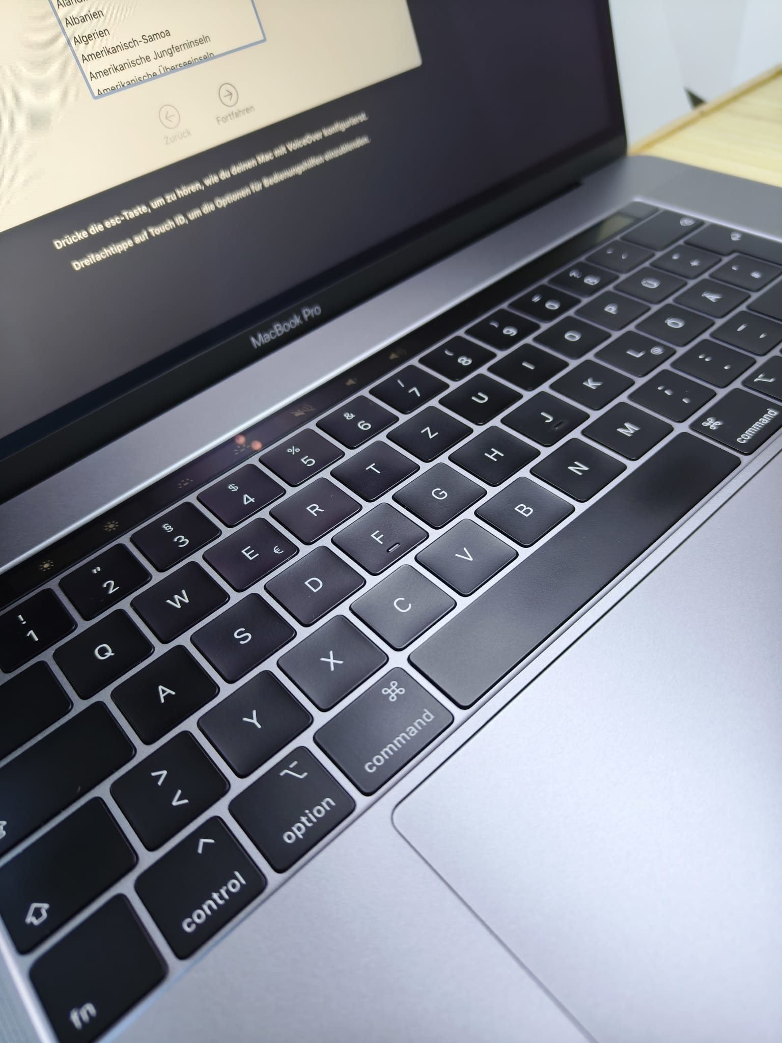 MacBook pro i7-9750H 15,1" 256/16 2019 Zustand sehr gut